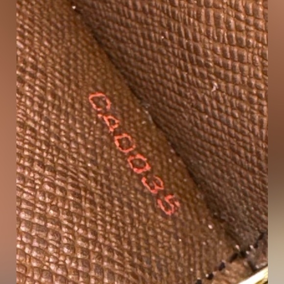 Authentic Louis Vuitton Damier Ebene Sarah wallet from 2005 in used condition. - Picture 8 of 15